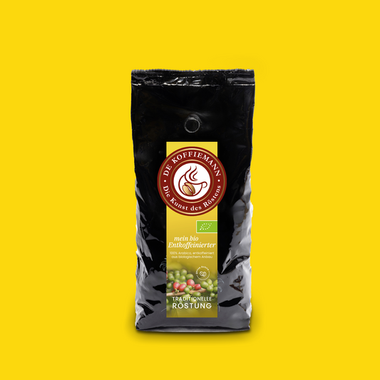 Eine Kaffeeverpackung "mein bio Entkoffeinierter" Kaffeebohnen von de koffiemann