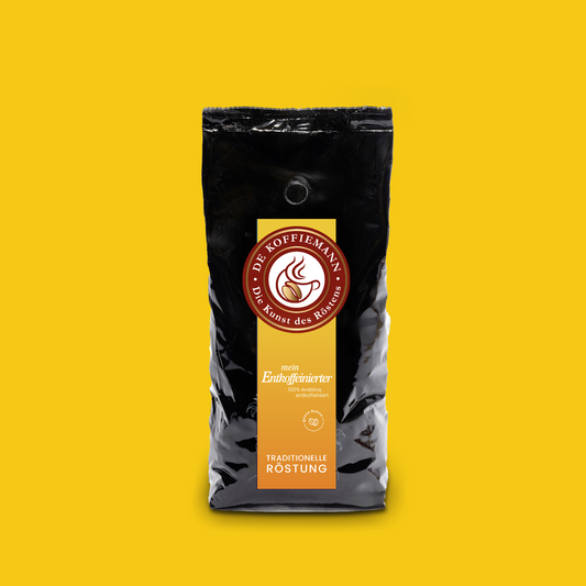Eine Kaffeeverpackung "mein Entkoffeinierter" Kaffeebohnen von de koffiemann
